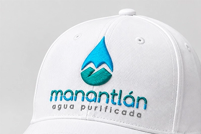 Logo de producto y mockup botella de agua con logo